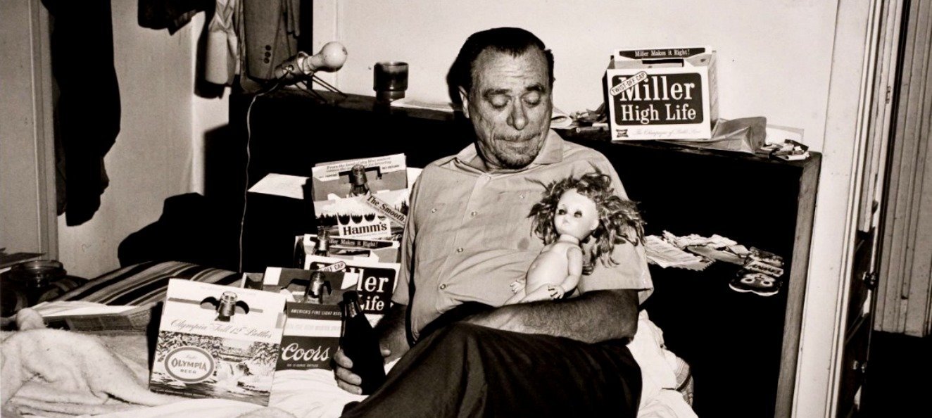 Charles Bukowski: Ο… αλήτης ποιητής της Αμερικής (και των περιθωριακών)