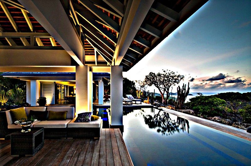 Οι glam real estate ανησυχίες του Γιώργου Οικονόμου στο  Saint Barth (photos)