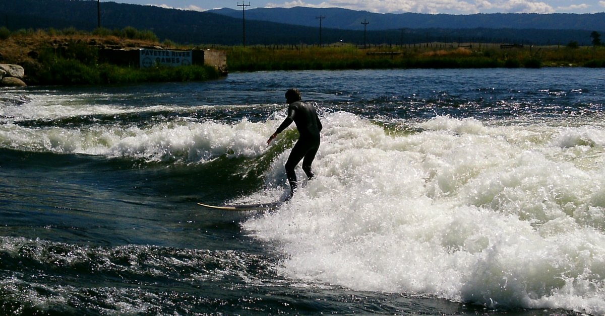 WTF | Κι όμως έφτιαξαν πίστα για surfing με τεχνητά κύματα!