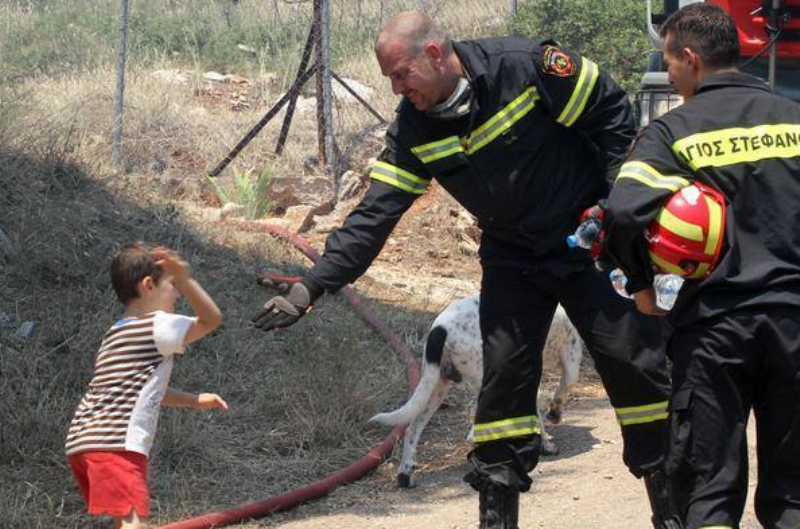 Μικρέ, γιατί δεν θες να γίνεις πυροσβέστης όταν μεγαλώσεις;