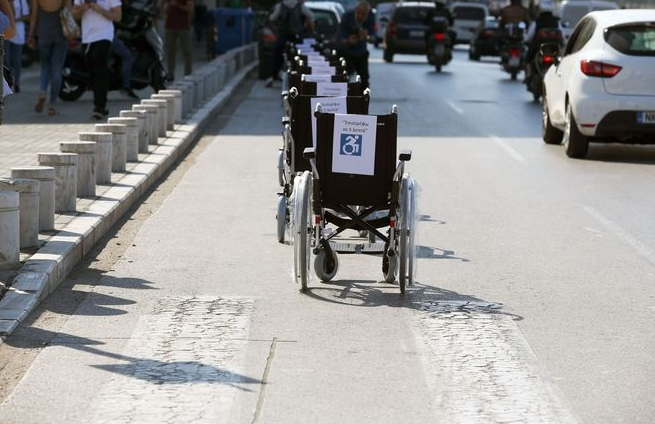 Τι έγινε οδηγέ; Τώρα που σου ζητάνε τα αμαξίδια “5 λεπτάκια” χαλάστηκες, ε;