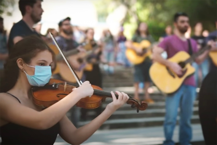 120 Έλληνες καλλιτέχνες τίμησαν τη μνήμη των απεργών πείνας στην Τουρκία, γιατί η αλληλεγγύη είναι το όπλο των λαών!