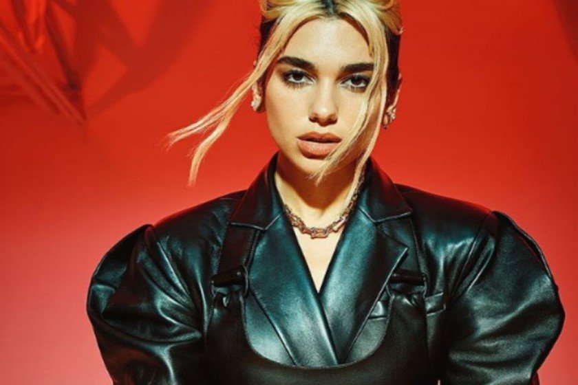 Η Dua Lipa θέλει τον θρόνο της ποπ κι η ποπ δεν πρόκειται να της αρνηθεί