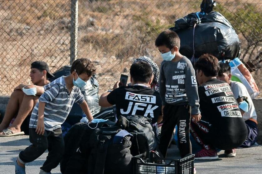 39 προσφυγόπουλα φαίνεται να είναι μη διαχειρίσιμη “απειλή” για τους κατοίκους των Καμένων Βούρλων