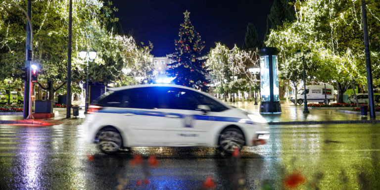 Σε άλλα νέα, το ρεβεγιόν ακόμα και με 9 άτομα αρχίζει να γίνεται όνειρο απατηλό