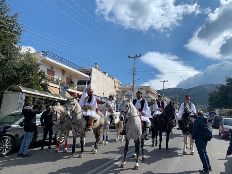 Μπαντιλίκια στα στενά της Γλυφάδας έκαναν 21 τσολιάδες