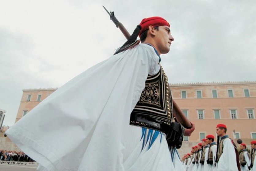 Εμβόλιο με φουστανέλα γιατί στην Ελλάδα ζούμε, τίποτα δεν μας κάνει εντύπωση