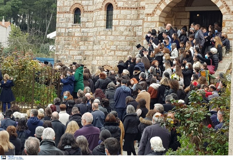 Συνωστισμό που θα ζήλευε και το μετρό είδαμε σήμερα στον Άγιο Στέφανο