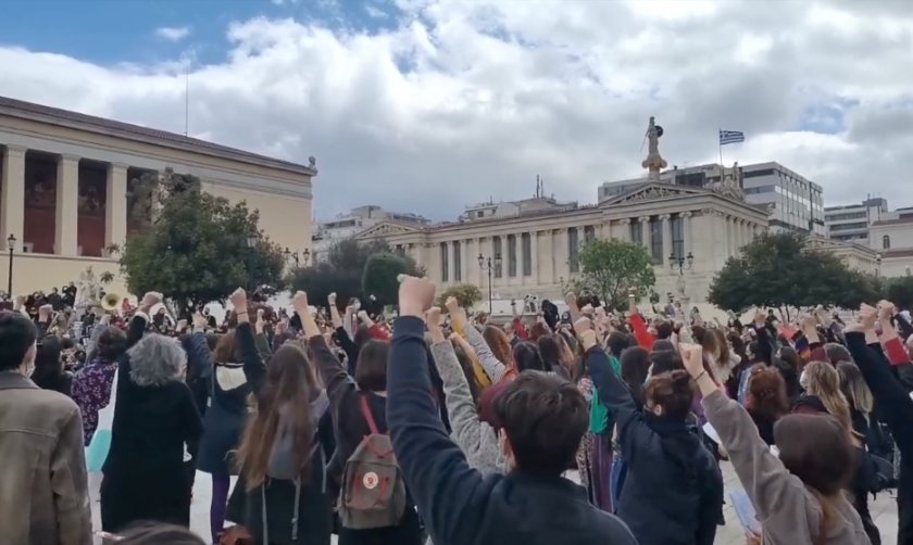 “El Pueblo unido” τραγούδησαν οι καλλιτέχνες και ναι, ανατριχιάσαμε