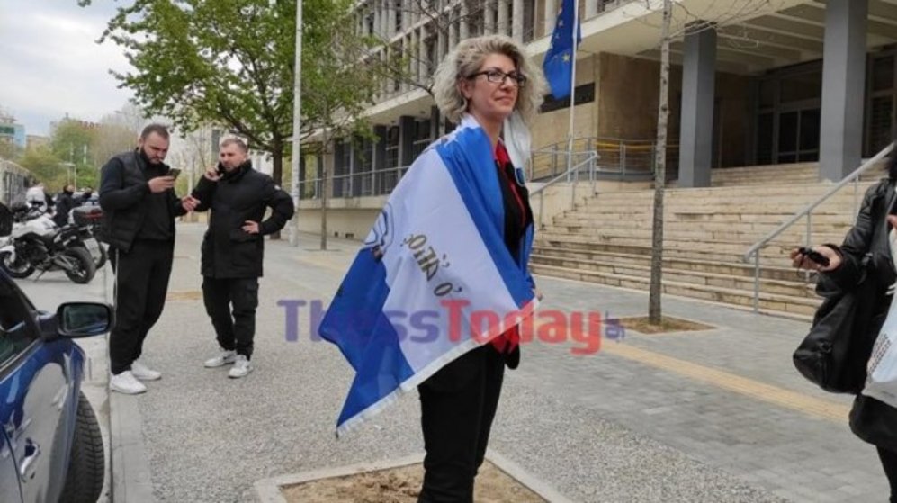 “Νέα Μπουμπουλίνα” βάφτισαν οι οργανωμένοι οπαδοί του ελληνισμού την αρνήτρια των self tests