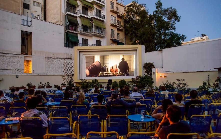 5 θερινά σινεμά στο κέντρο της Αθήνας και τα μπαρ που θα πας για ποτό μετά
