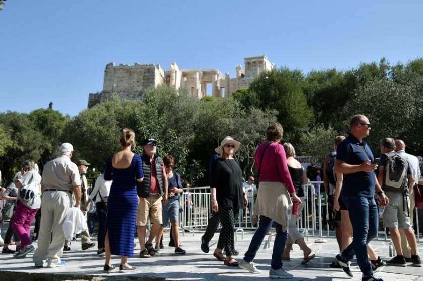 Ευτυχώς έρχονται οι τουρίστες και θα ζήσουμε και εμείς λίγο