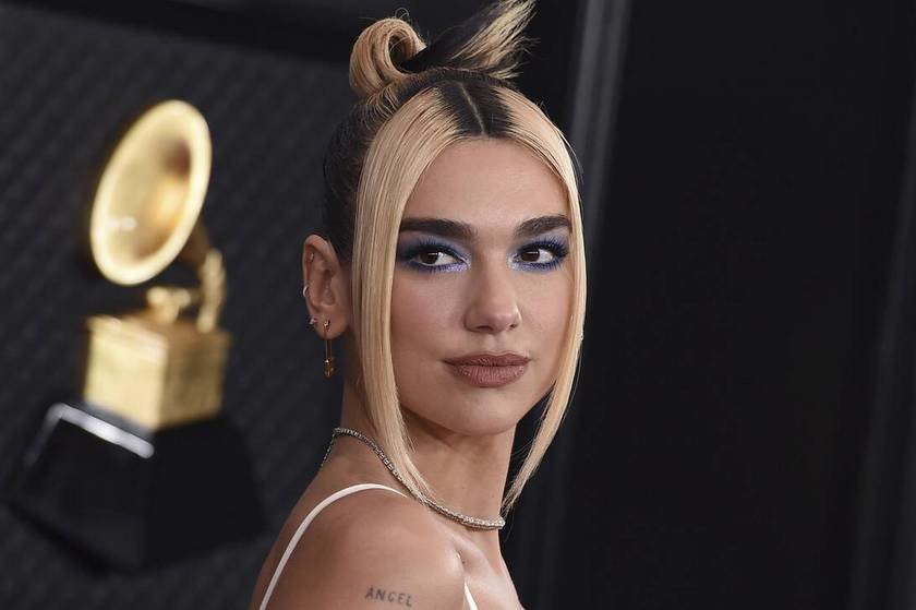 Η Dua Lipa ξεμπροστιάζει την ομοφοβία με τον καλύτερο τρόπο