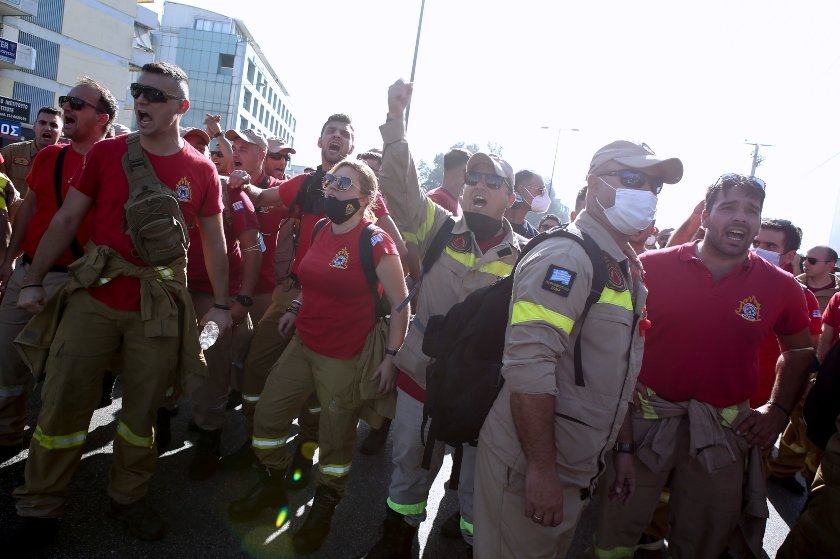 Καταγγελία για ακρωτηριασμό εποχικού πυροσβέστη από κροτίδα των ΜΑΤ