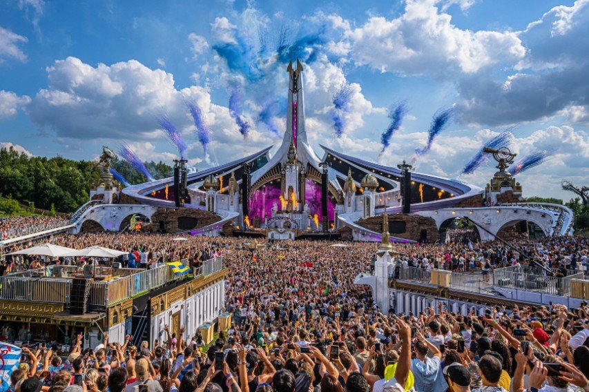 8 διάσημοι Έλληνες βρέθηκαν στο Tomorrowland μαζί με το VUSE