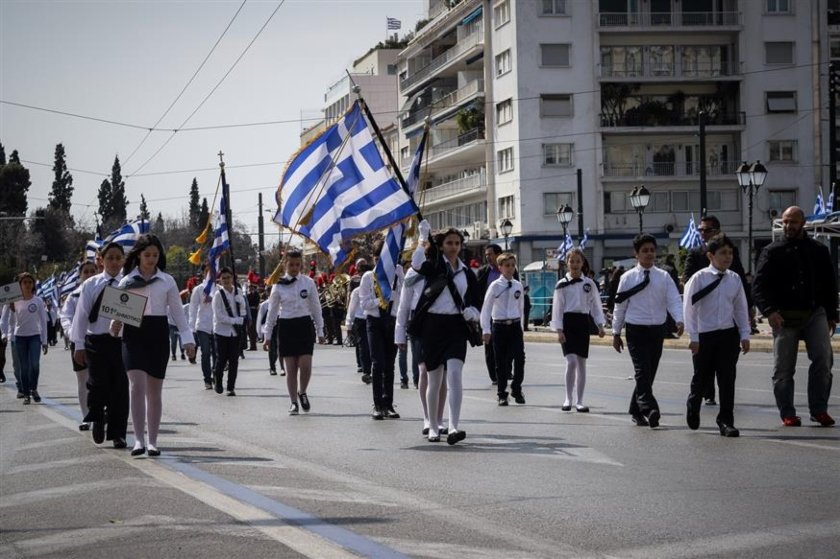 Έχουν νόημα οι μαθητικές παρελάσεις; To Twitter απαντά με επιχειρήματα