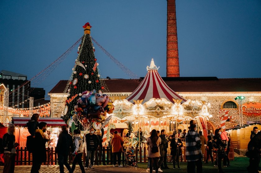 Χριστούγεννα χωρίς Christmas Factory δεν γίνεται! Πάρε την παρέα σου & πήγαινε στο πιο γιορτινό χωριό της πόλης