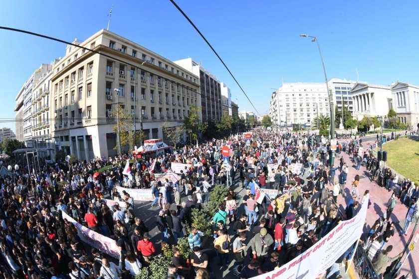 Στους δρόμους οι εργαζόμενοι, μία από τις σημαντικότερες απεργίες των τελευταίων ετών η σημερινή