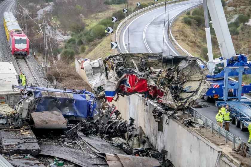 Τέμπη: Με χυδαιότητα κάνει την πρώτη της “εμφάνιση” η Hellenic Train μετά την τραγωδία