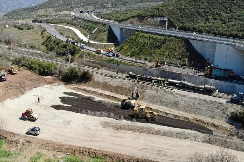 Τέμπη 6 μέρες μετά: Οι φωτογραφίες που αποδεικνύουν ότι αυτό το τραύμα δεν θα ξεχαστεί