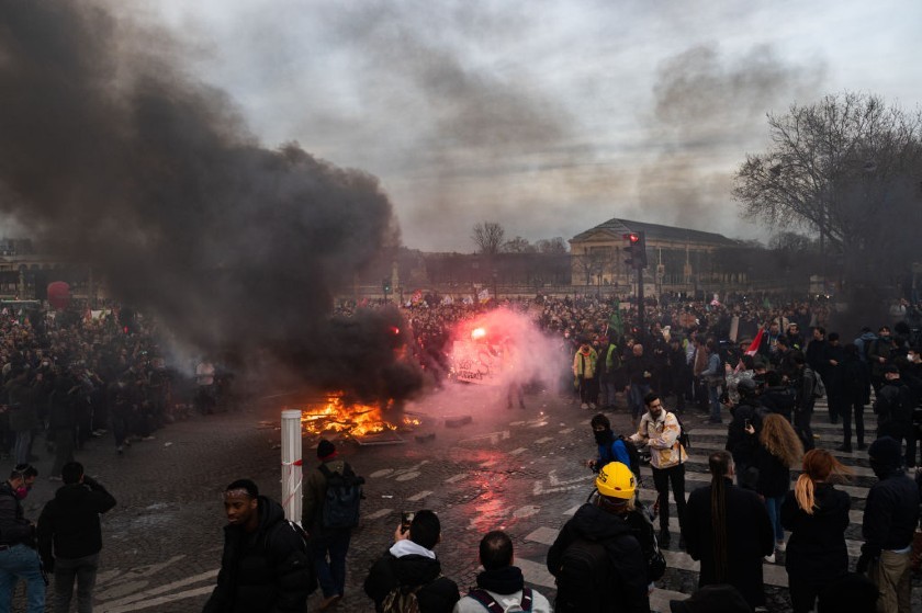 11 φωτογραφίες που αποδεικνύουν ότι στους δρόμους της Γαλλίας βλέπουμε το μέλλον της Ευρώπης