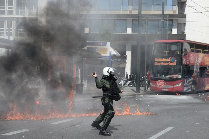 Όλη η αστυνομική βία στο Σύνταγμα μέσα από 4 βίντεο υπέρτατης ντροπής