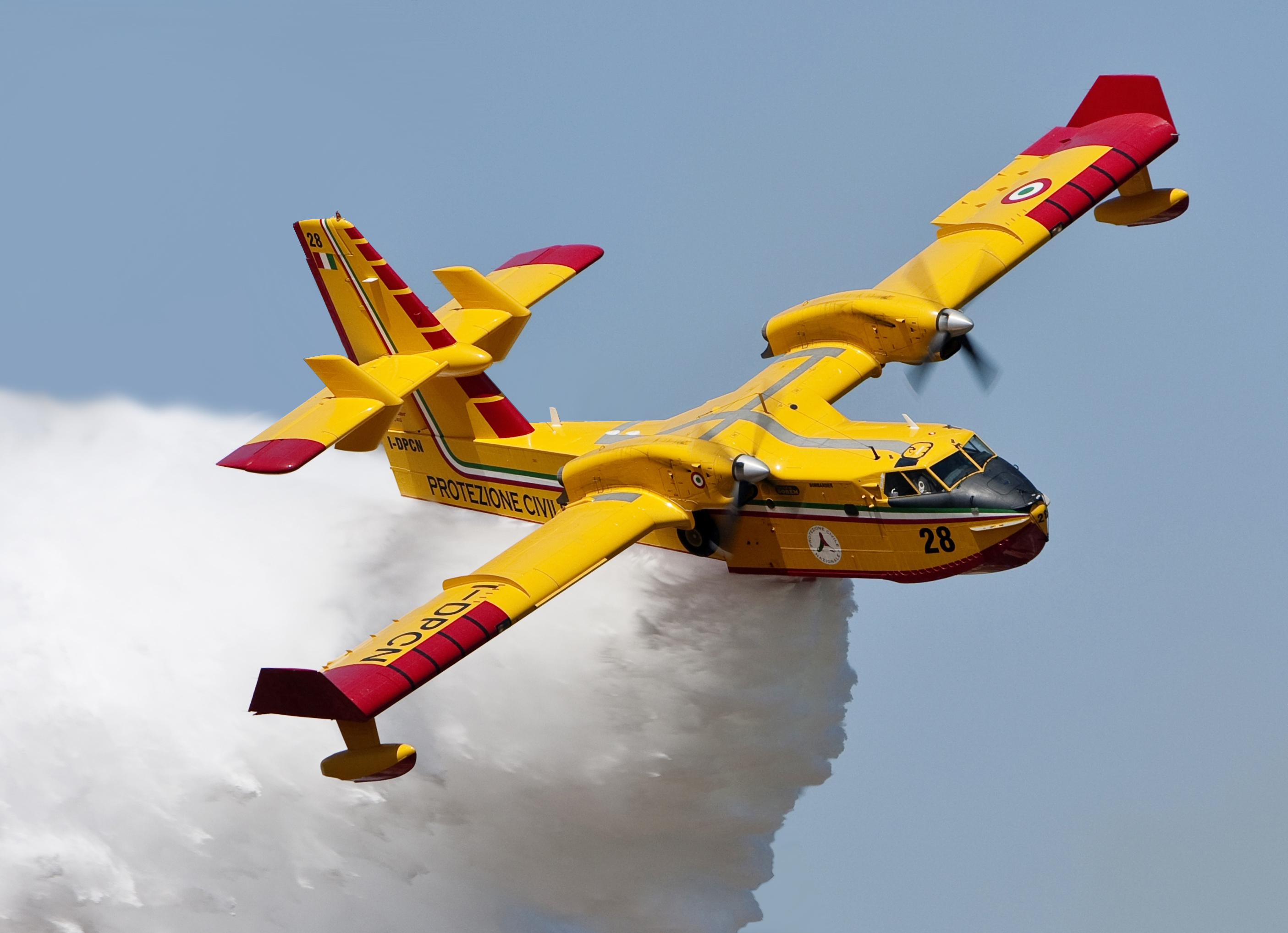 Έπεσε Canadair στην Κάρυστο