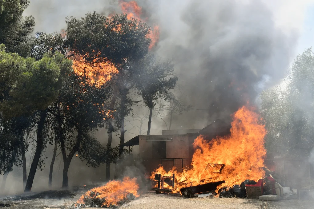 Όσα γνωρίζουμε για τη φωτιά σε Σαρωνίδα, Λουτράκι, Δερβενοχώρια