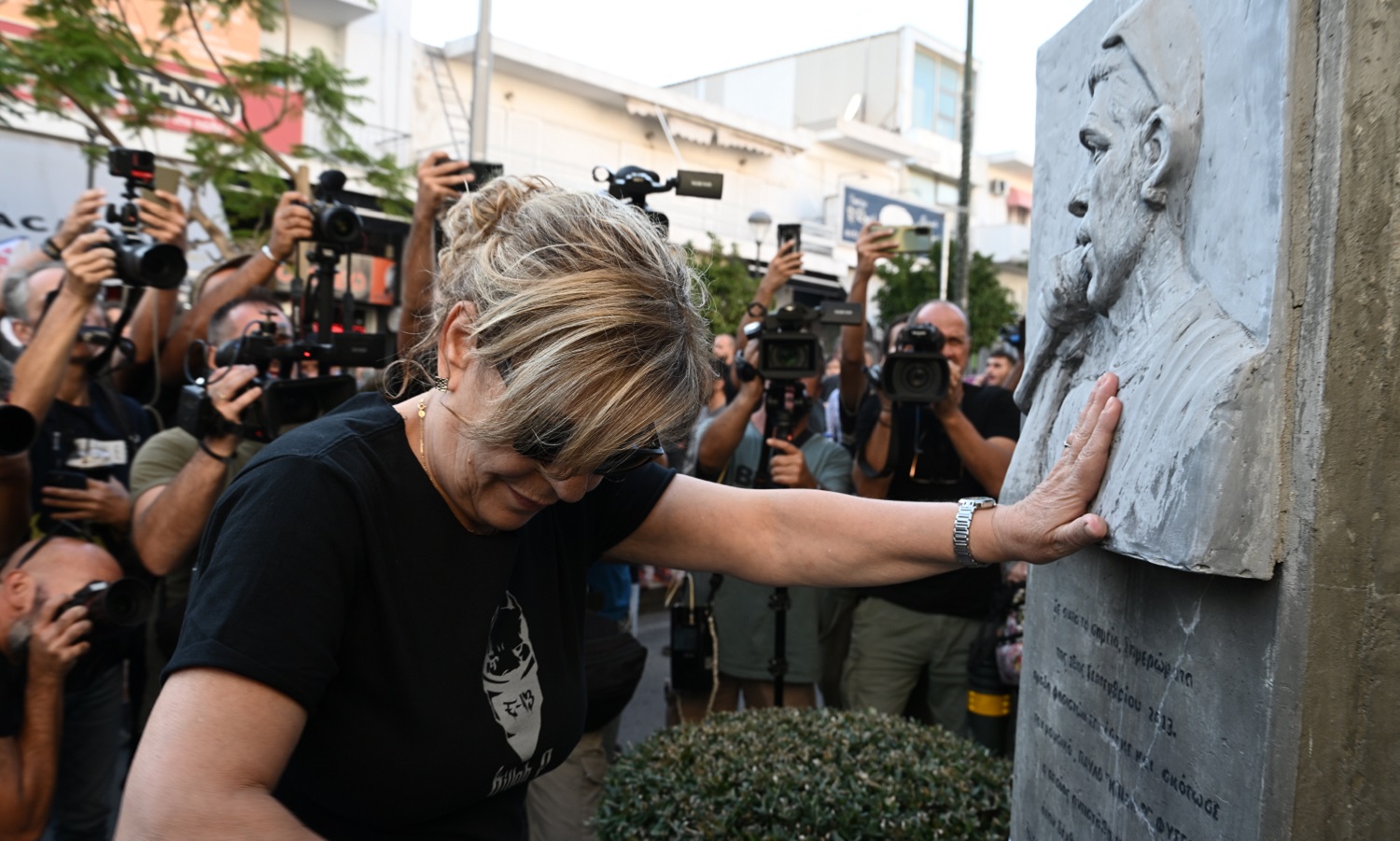 10 στιγμιότυπα από την πορεία για τα 10 χρόνια από τη δολοφονία του Παύλου Φύσσα