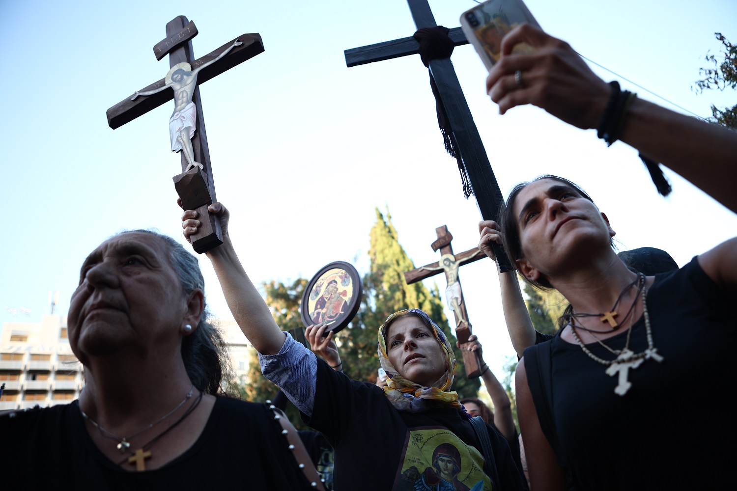 Τι γράφουν στις σελίδες κατά των νέων ταυτοτήτων μετά την συγκέντρωση στο Σύνταγμα