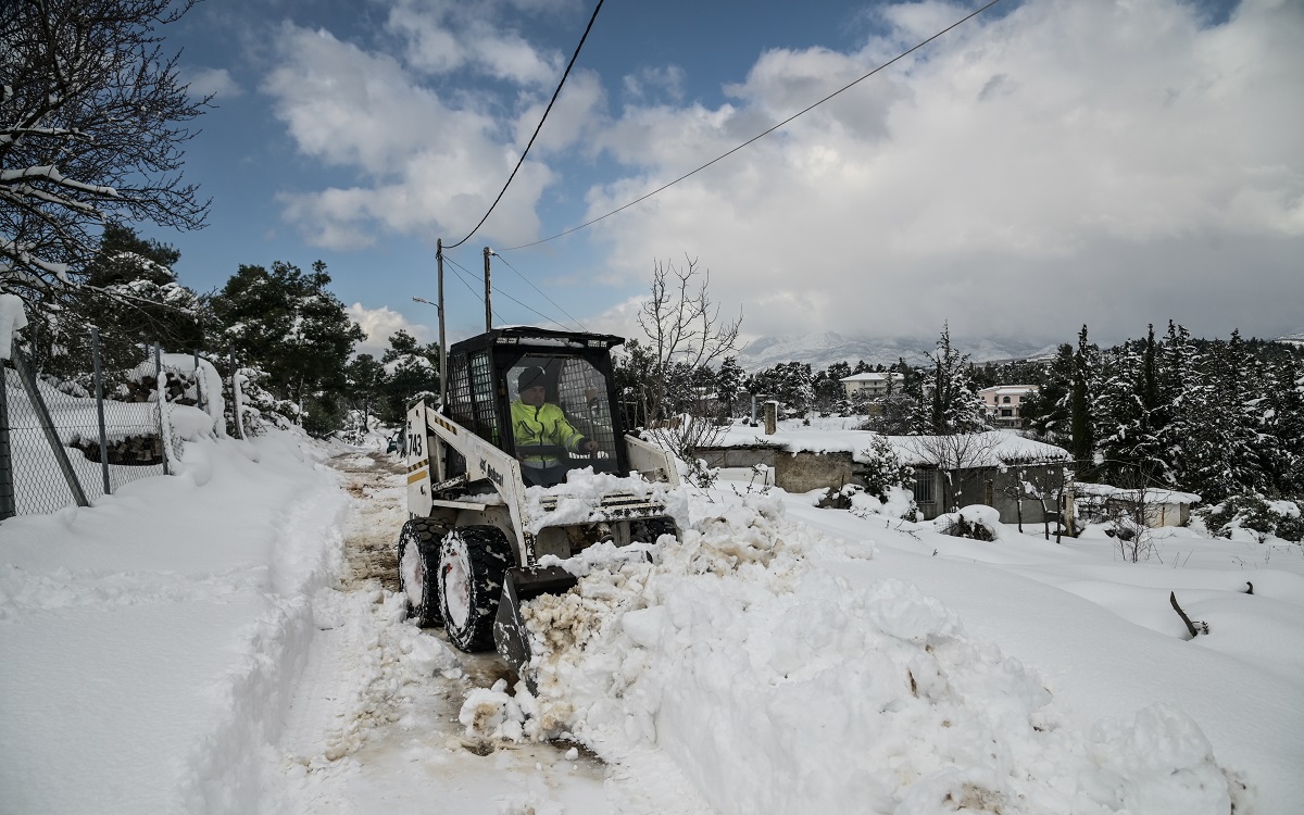 5 δημοσιογραφικά κλισέ για την κακοκαιρία που θα θέλαμε να θαφτούν στο χιόνι