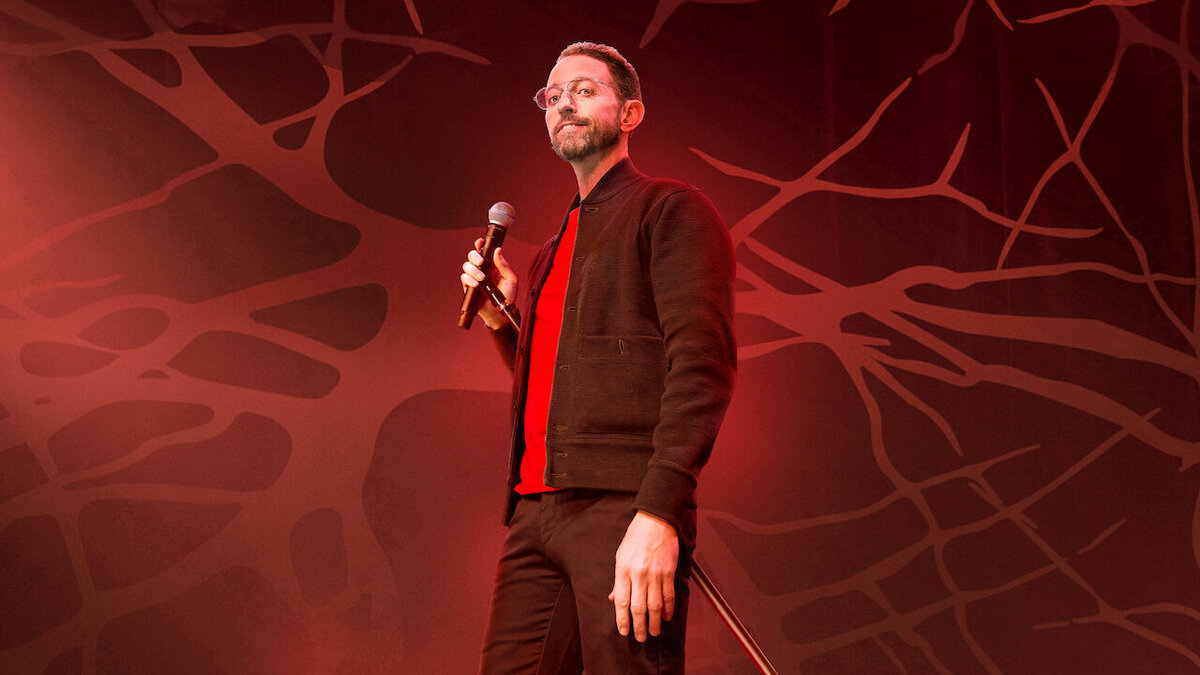 Ο Neal Brennan ειρωνεύεται τους influencers των social media, αναλύει πως η ψυχική υγεία διάσημων προσωπικοτήτων βοήθησε να γίνουν κορυφαίοι και φτιάχνει θρησκευτικές διαφημίσεις επιθετικού marketing. Extremely Good, indeed.