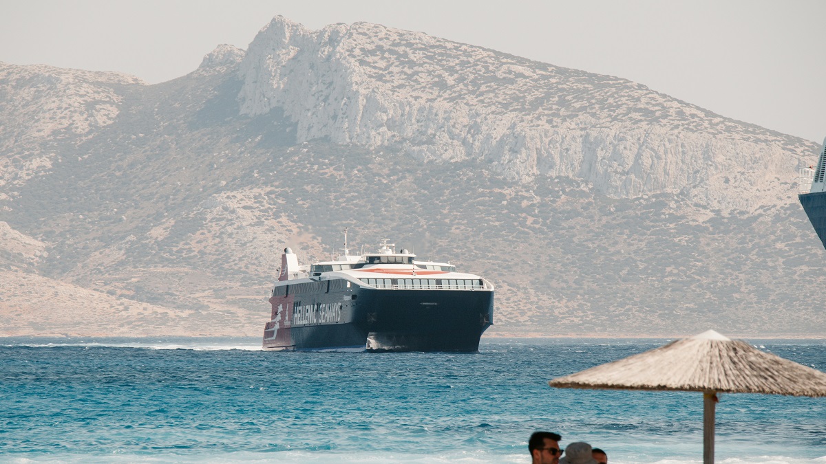 Μάλλον θέλουν να κολυμπήσουμε αν κρίνουμε από τα ακτοπλοϊκά εισιτήρια που λογικά είναι από χρυσάφι