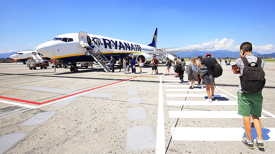 H Ryanair καταργεί τα γραφεία check-in από την άνοιξη, μόνο ηλεκτρονικά τα εισιτήρια